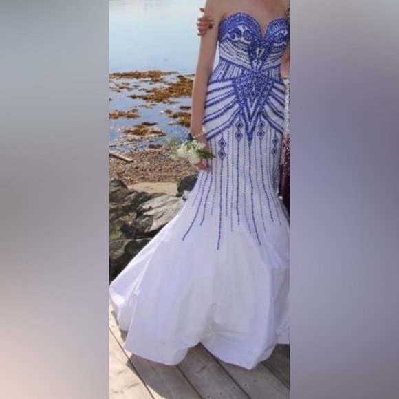 Dress - Picture 5 of 5